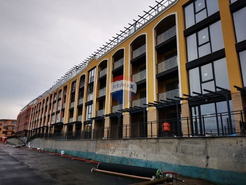 Продава се Тристаен апартамент в Варна, м-т Траката - 92 кв.м за 2109 €/кв.м - Снимка #12