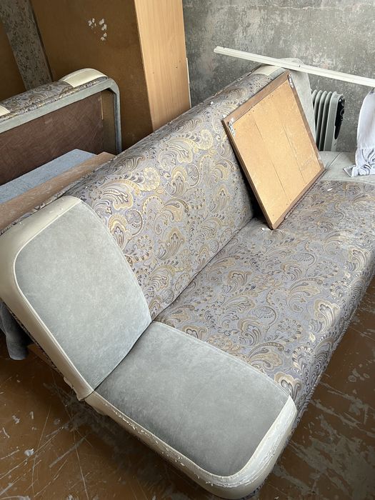 Продам диван б/у 10тыс самовывозом.