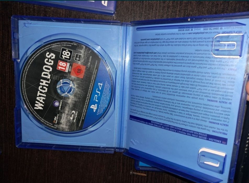 Ps4 slim 1tb storage + 2 controlere originale si 5 jocuri - negociabi