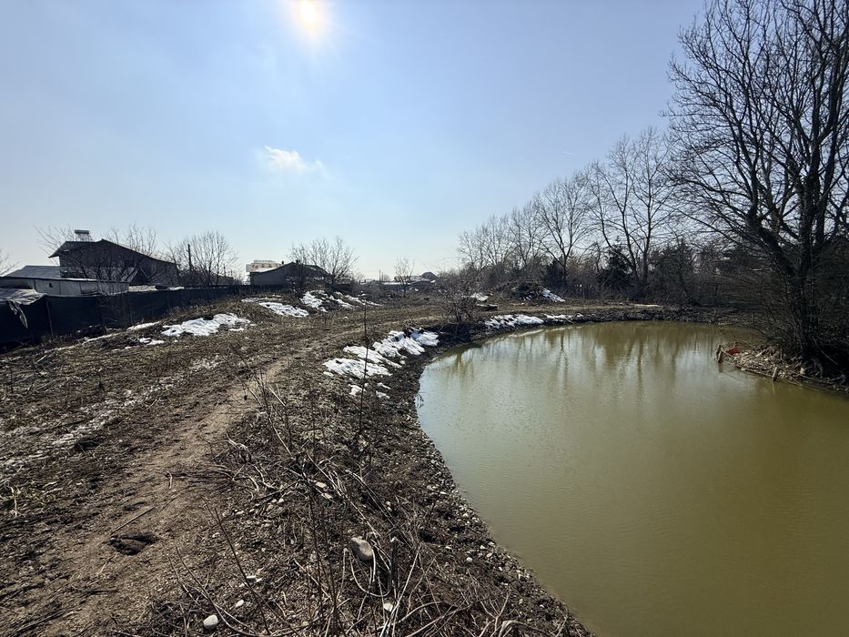 Teren intravilan cu lac 3900mp Cocorasti Colt Prahova