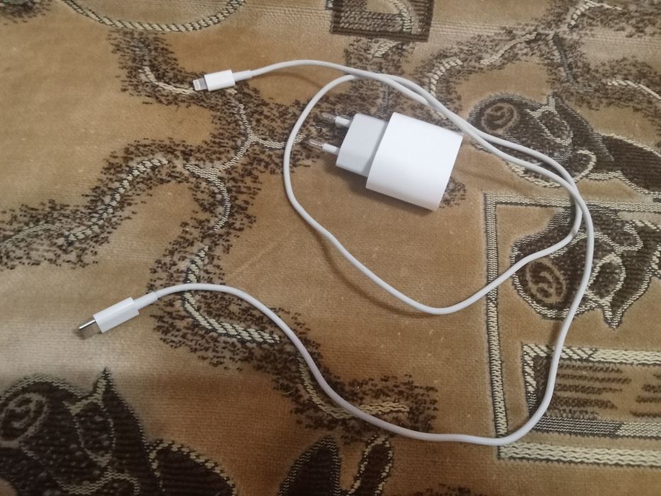 Продам iPhone 13