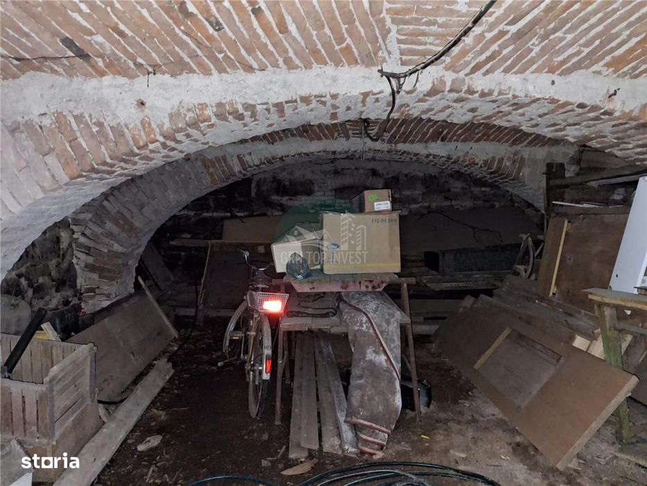 2 Apartamente la casa pivnita garaj in Cisnadie