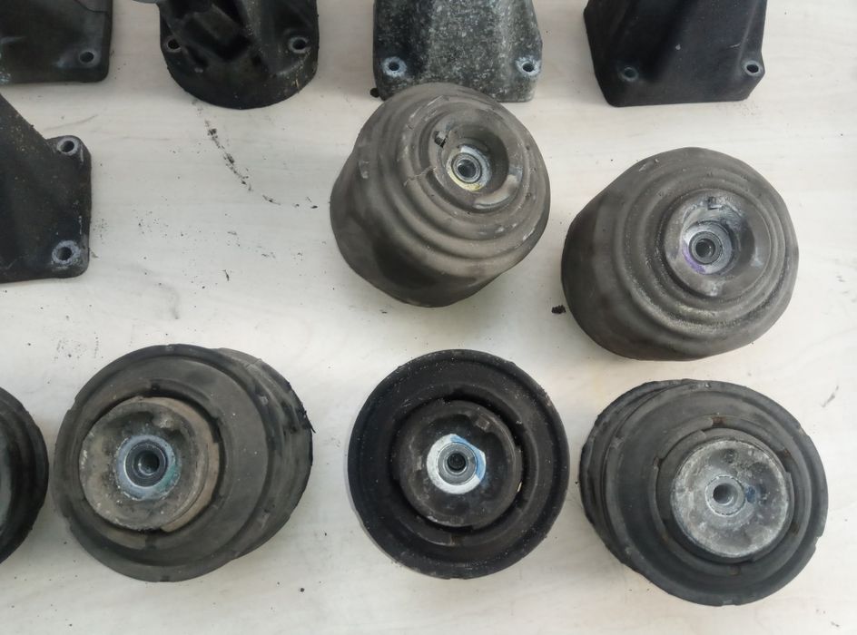 Лапа и Тампон за двигател Мерцедес / Mercedes