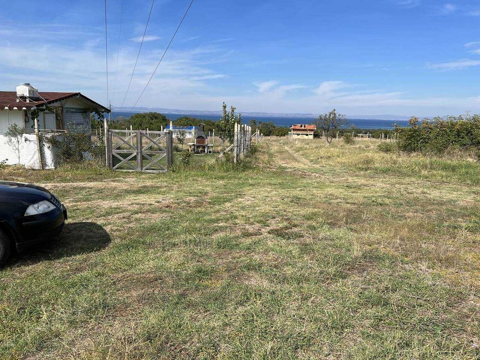 Земеделска земя във вилната зона на Черноморец