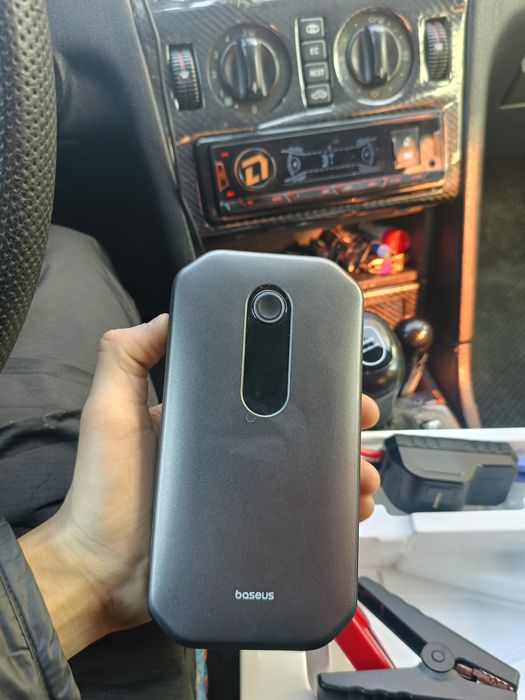 Продам пускозарядное устройство для автомобиля Baseus