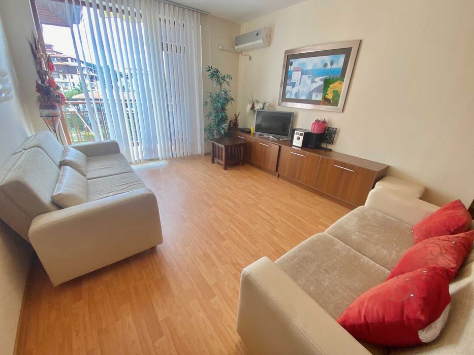 Тристаен апартамент с гледка море в к-с „Райска градина“, Първа линия