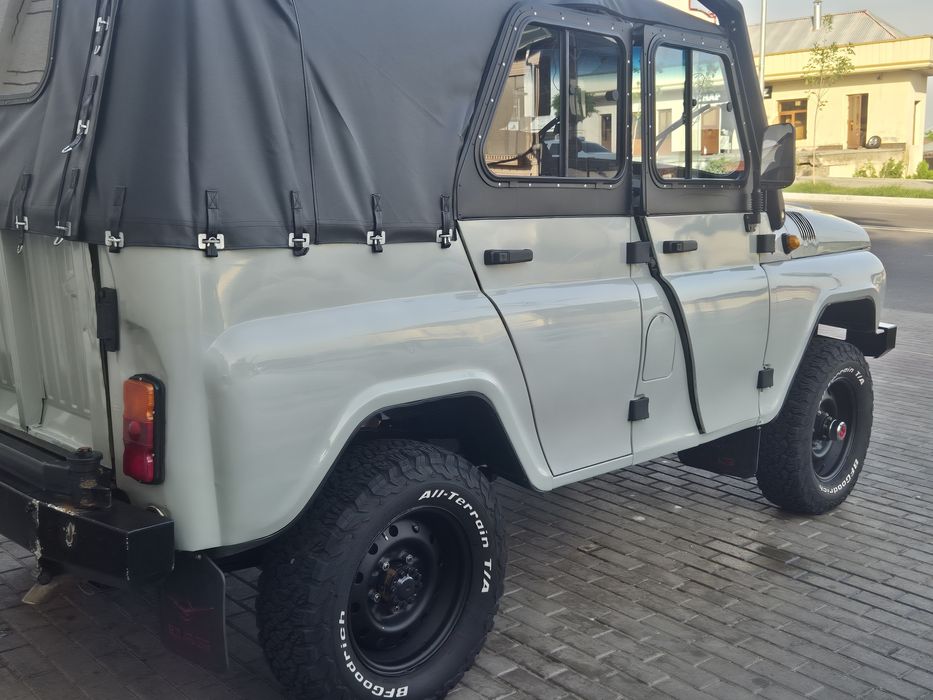 Uaz 31512 belaya noch