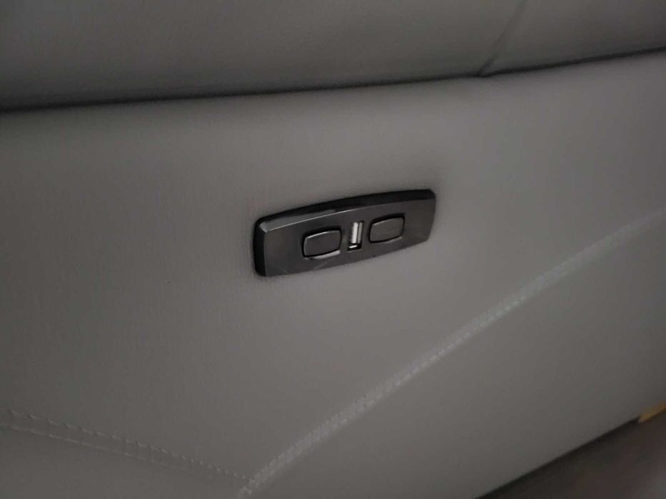 Сив кожен диван двойка с електрически релаксиращ механизъм