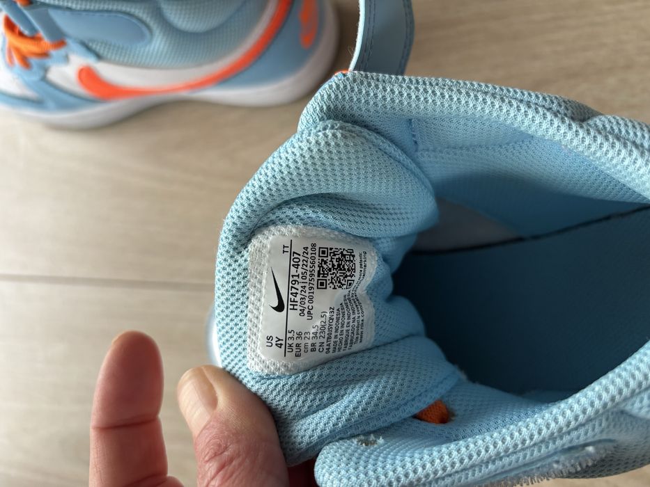 Nike court mid, aproape noi, purtati de cateva ori.