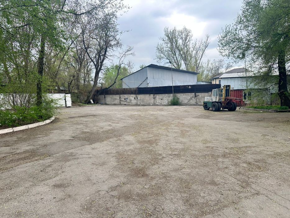 Сдам под стоянку площадку