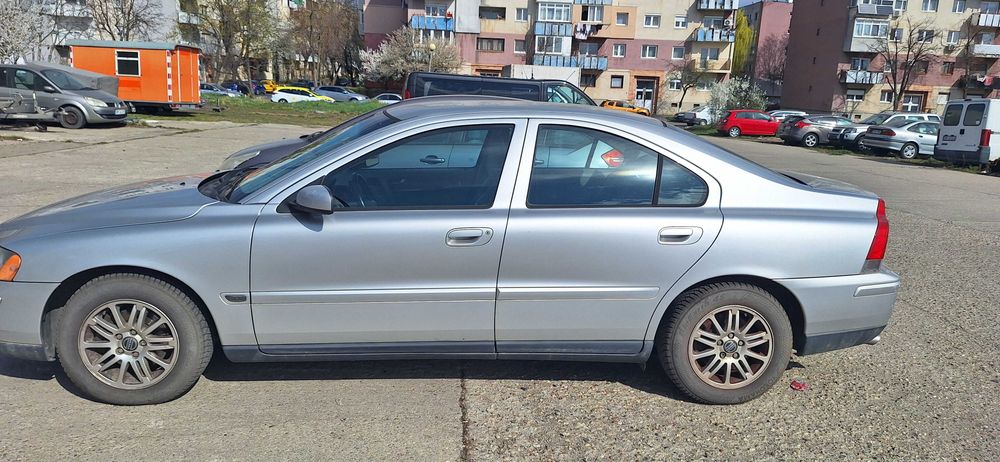 Volvo S60 fabricat in 2005 adus din Suedia in 2018. Pret 1.600 euro.