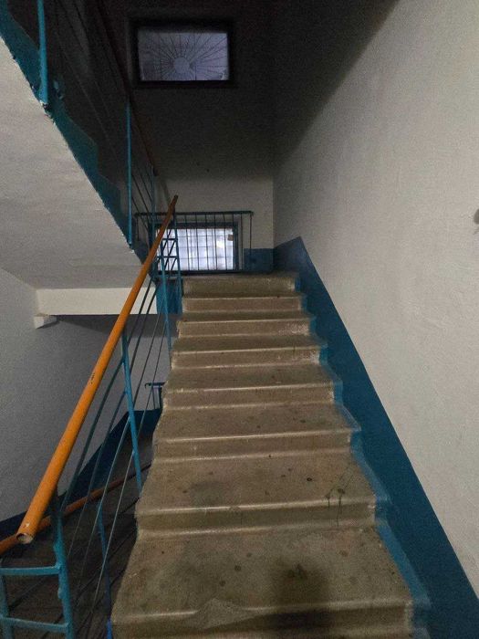 продам 2 ком квартиру в центре