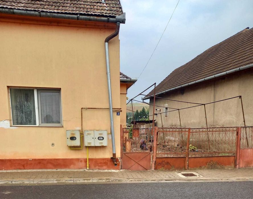 casă de vânzare cu teren – acces din 2 străzi