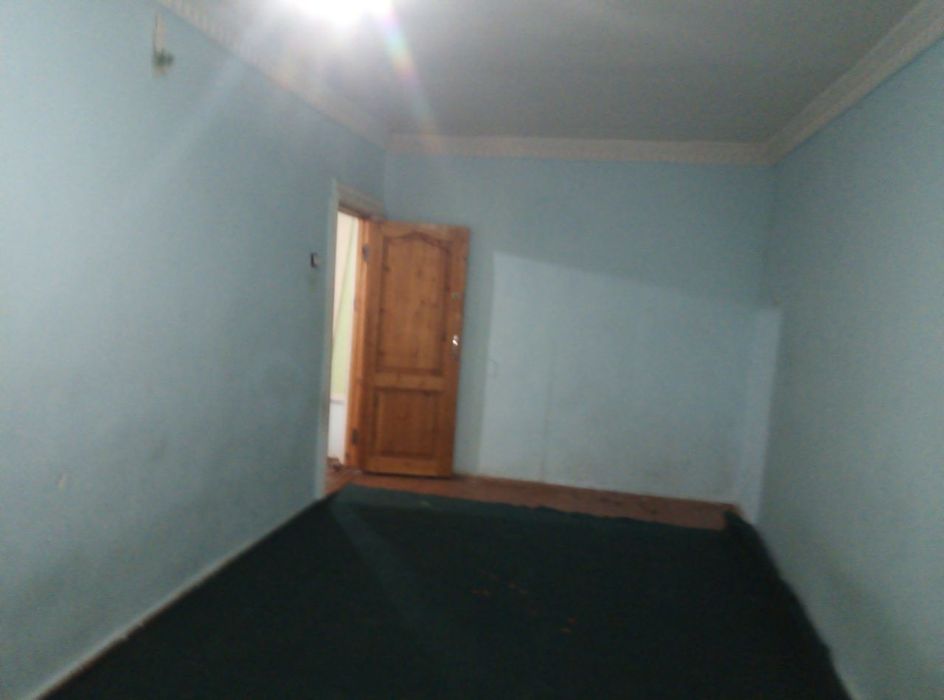 Qarshı shahar 4 mıkrarayon Anıs yon tomonida 3 xonali uy