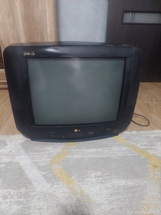 Телевизор LG  57 дюймов.