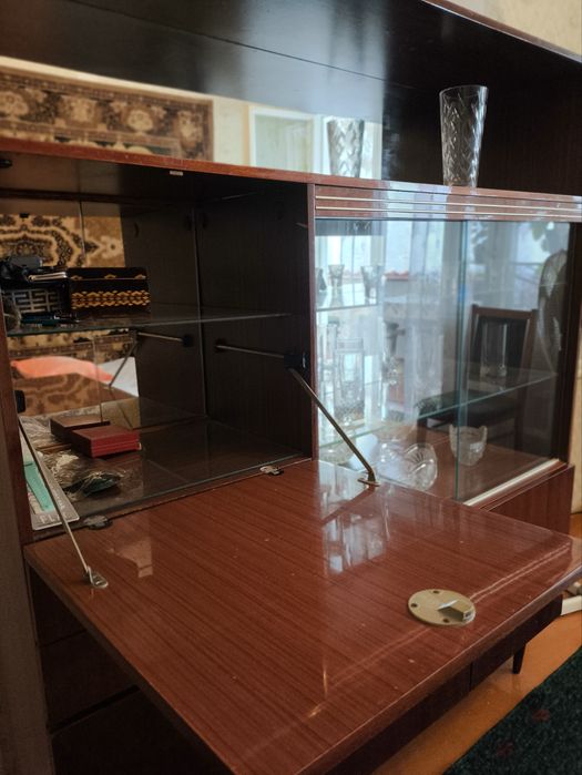 Сервант в хорошем состоянии