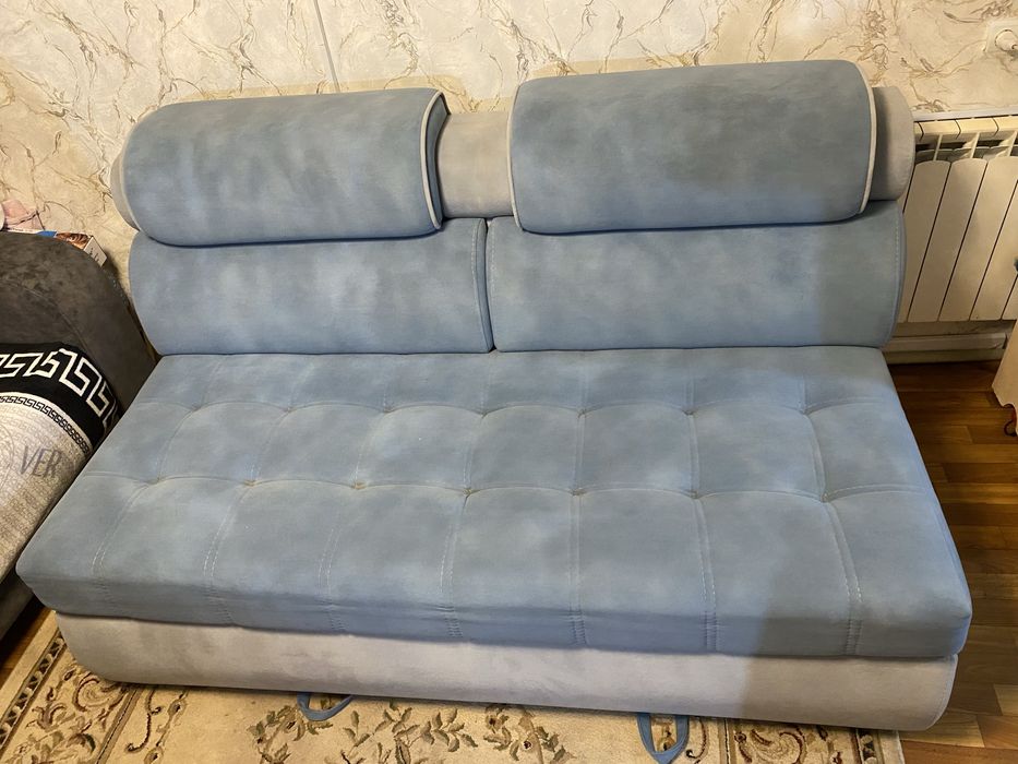 Диван в зал, стоял в летнем доме новый