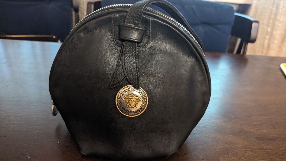 Продам брендовую женскую сумочку -барсетку