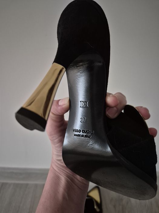 Pantofi din piele Escada