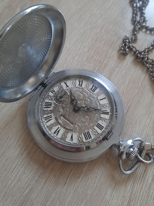 Продам карманные часы Молния