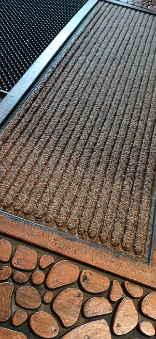 Придверные коврики. 1 Новый. 2 Б/у.