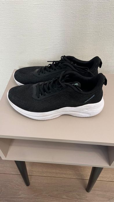 Продам кроссовки 13000 тг