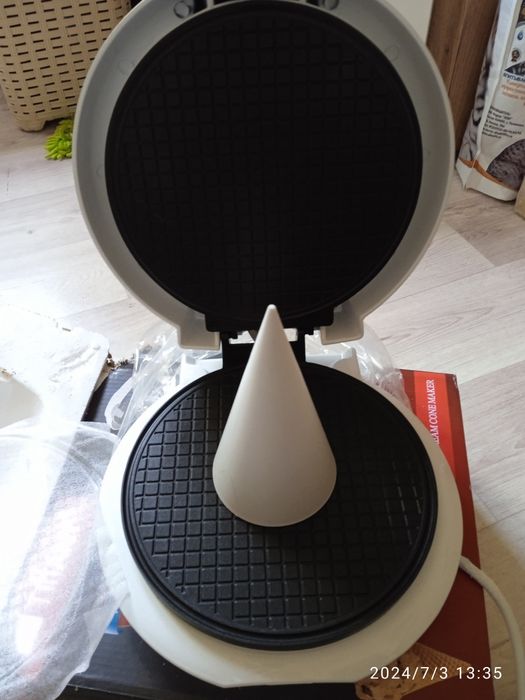 Электровафельница новая