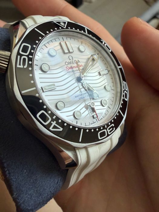 Breitling Endurance Pro 44 1700 евро