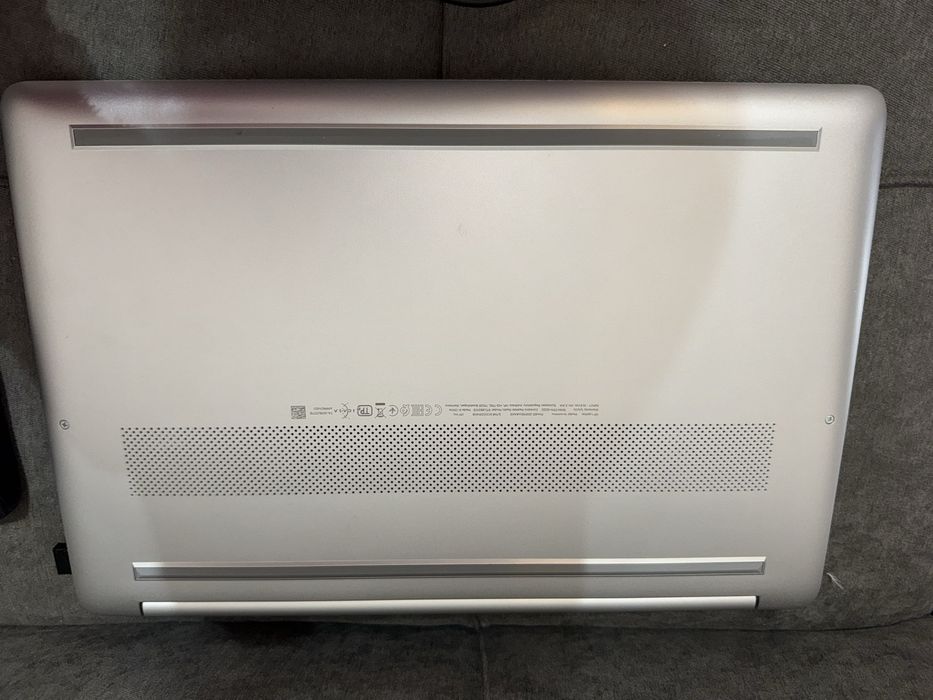 Laptop cu acesorii in stare perfecta 100%