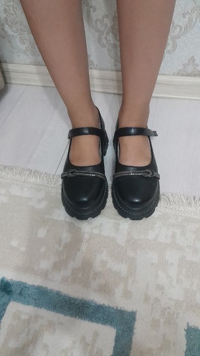 Продам туфли на девочку б/у