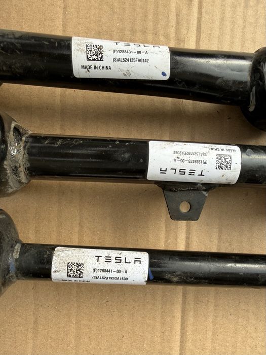 Носачи Tesla Model Y /3