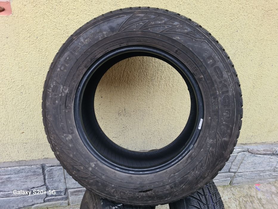 215/70 R16 Nokian