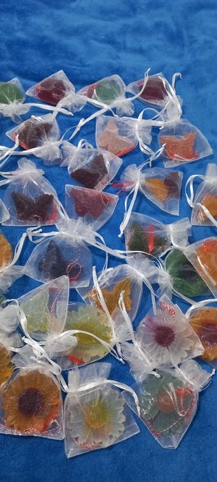 Frumuseți din ceara și sapun