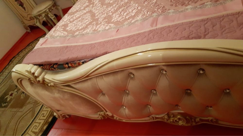 Спальный гарнитур