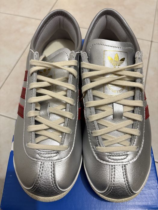 Чисто нови неносени Adidas Originals Italia 70s