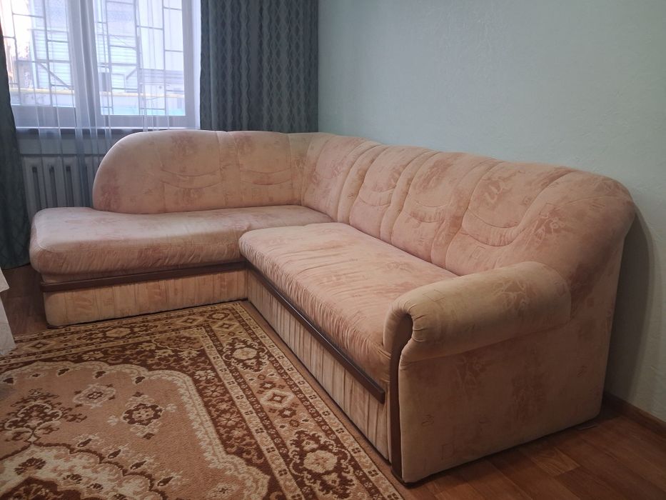 Диван угловой. Б.У. В хорошем  состоянии