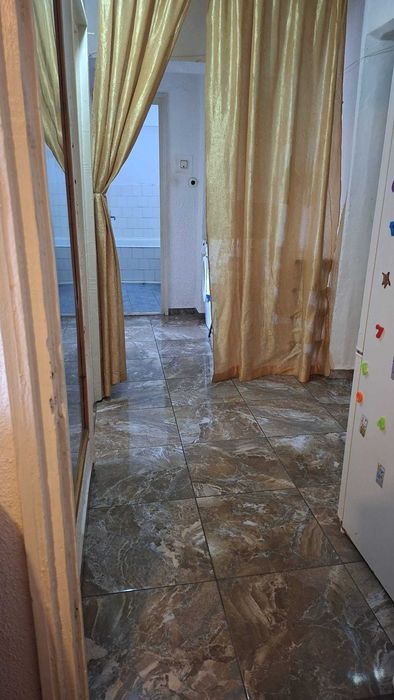Apartament cu 2 camere, decomandat, zona centru