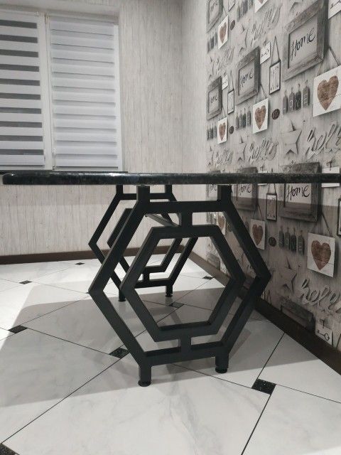 Стол и стулья премиум-класса