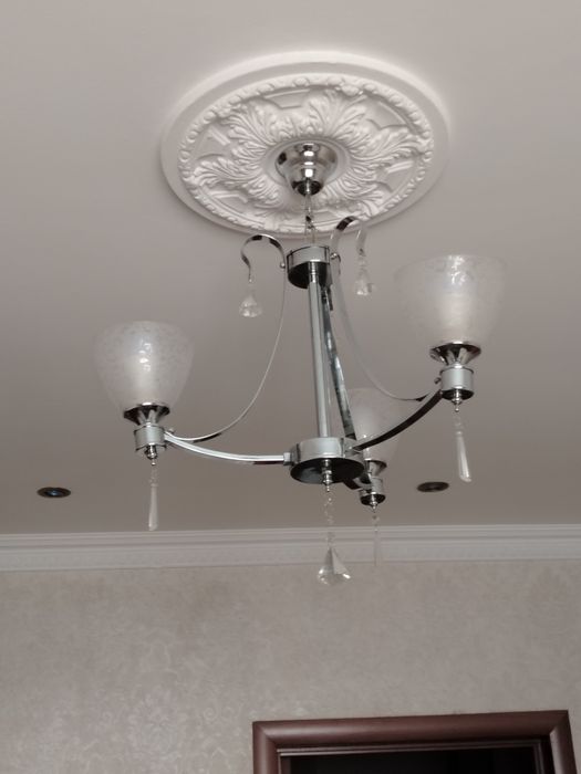 Люстра трехрожковая