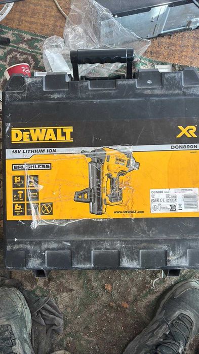 Такер Девалт в гаранция