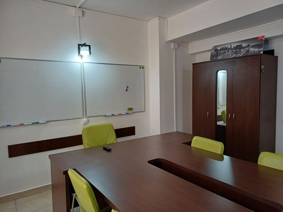 Vând birou/garsonieră