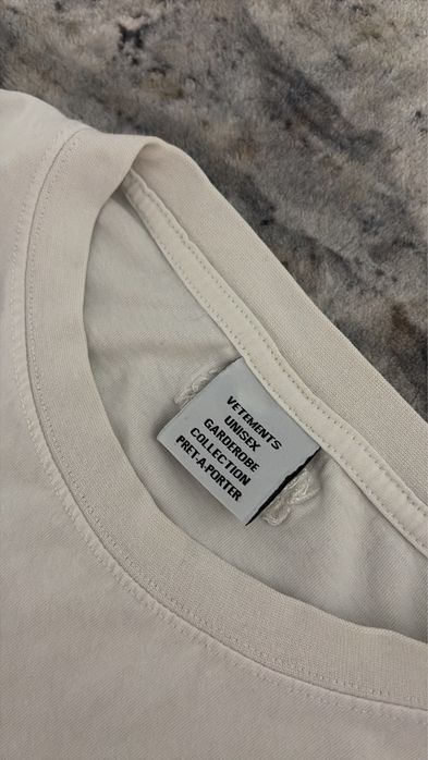 tricou vetements no social media