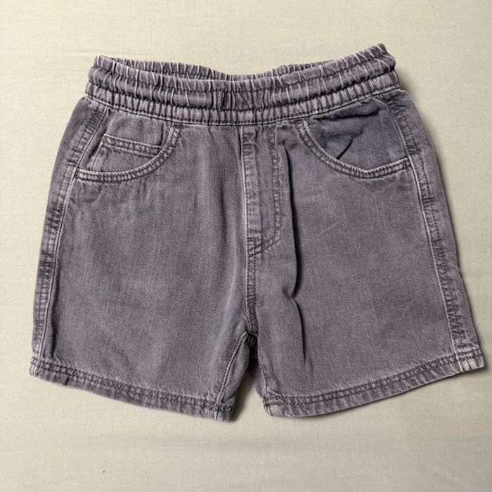 Pantaloni scurți gri închis de la  Zara, mărimea 5-6 ani (116)