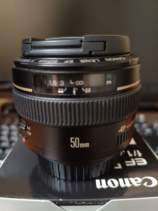 Объектив Canon  50.1.4.