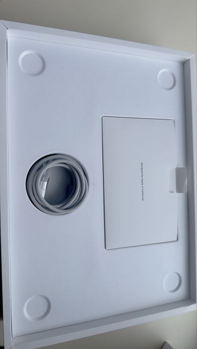 Продам Apple MacBook Air 13 2022 (MC7U4RU/A)