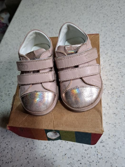 Продаются кроссовочки на малышку