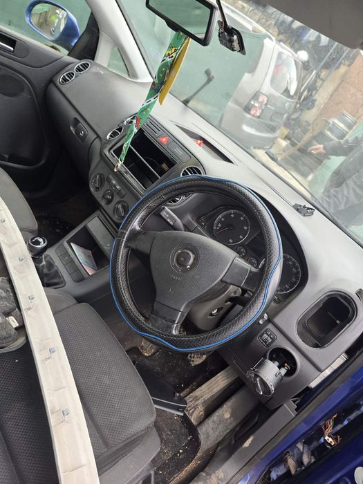 Продавам Голф 5+ (Plus) 2.0tdi 140кс. BKD на ЧАСТИ и всякакви голф 5ци