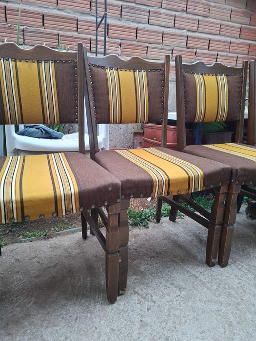 Столове 6 броя..