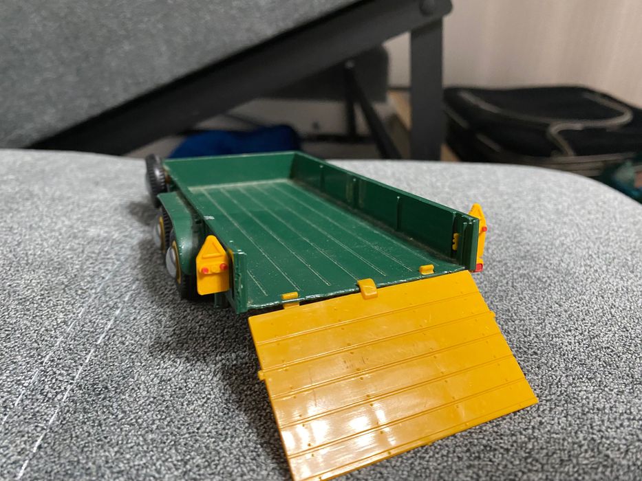 Remorca Britains scara 1:32