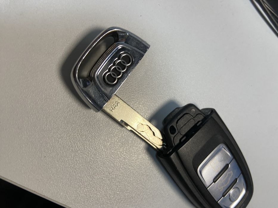 Корпус ключа ориг Audi A4 B8 рест